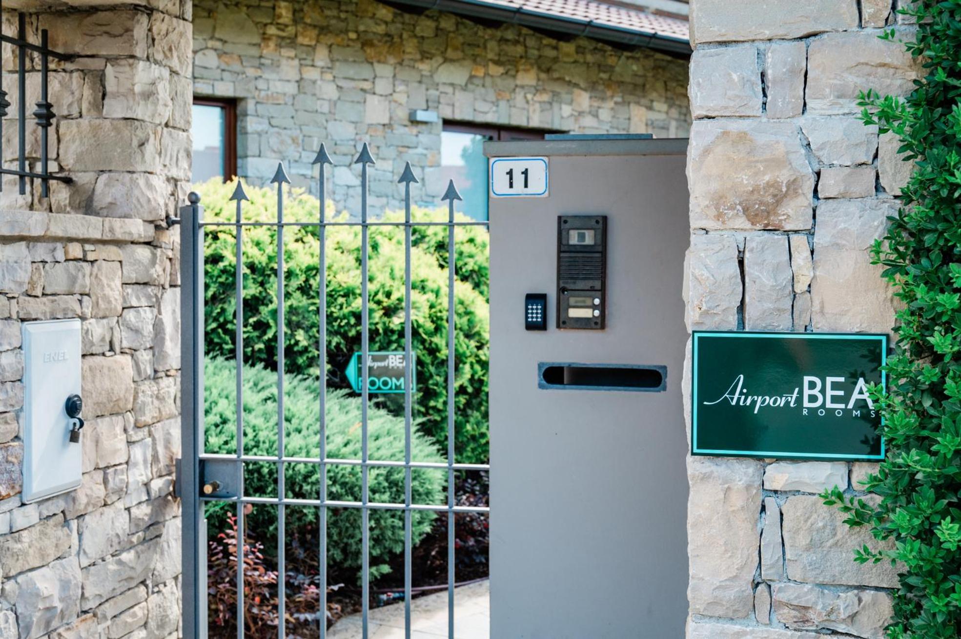 Airport Bea Rooms Azzano San Paolo Exteriör bild