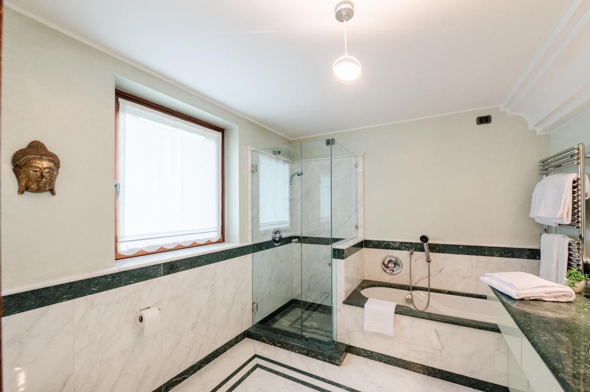 Airport Bea Rooms Azzano San Paolo Exteriör bild