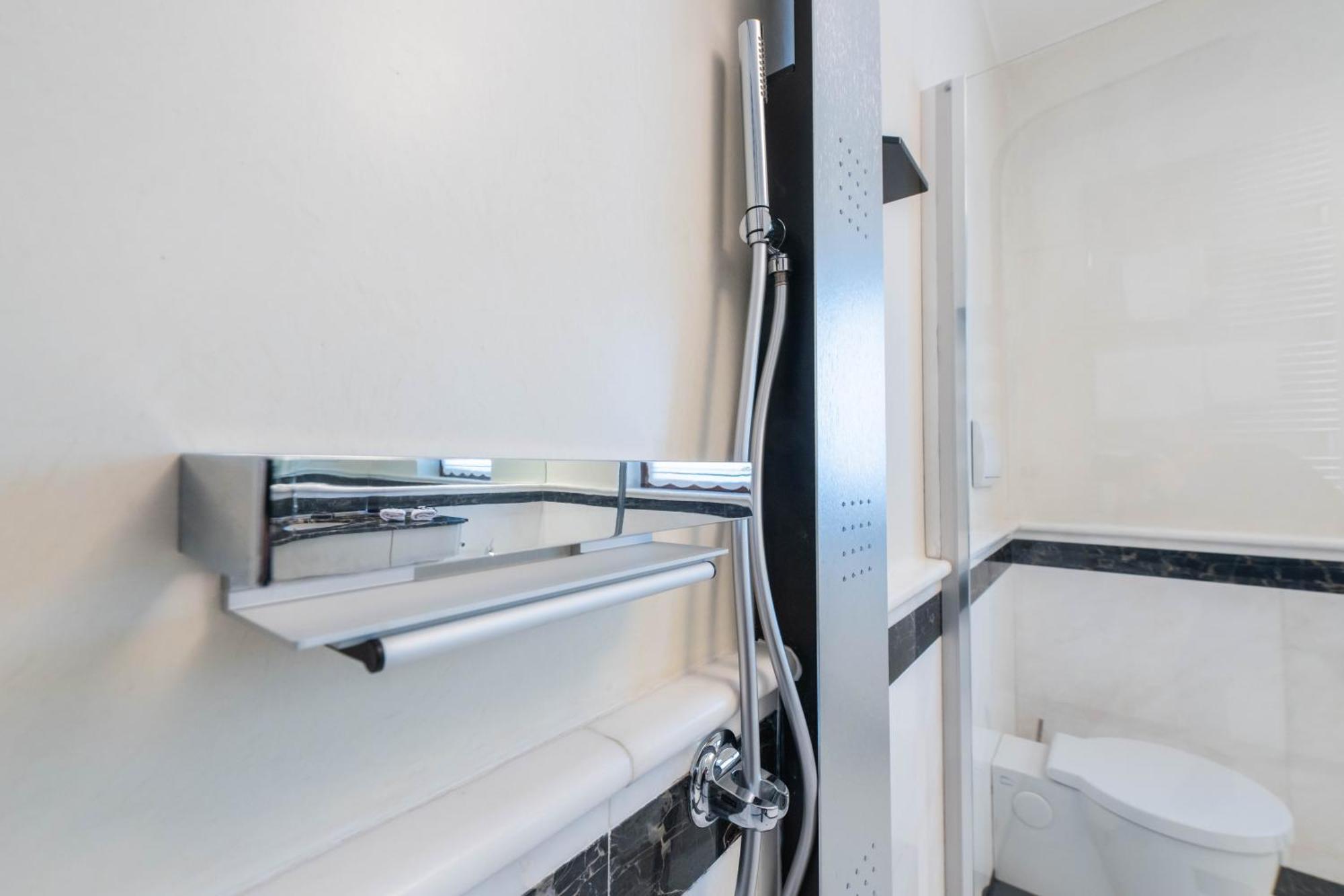 Airport Bea Rooms Azzano San Paolo Exteriör bild
